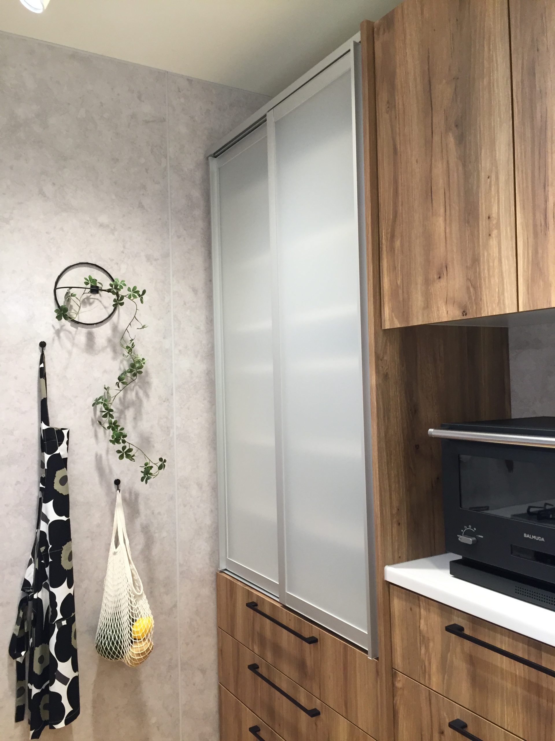 キッチンの食器棚｜引き戸にするメリット・デメリット | Sakuの工夫